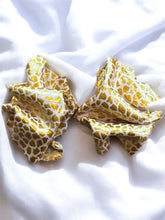 Load image into Gallery viewer, Champagne Muse
