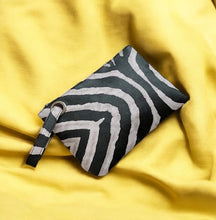 Load image into Gallery viewer, Noir Safari
